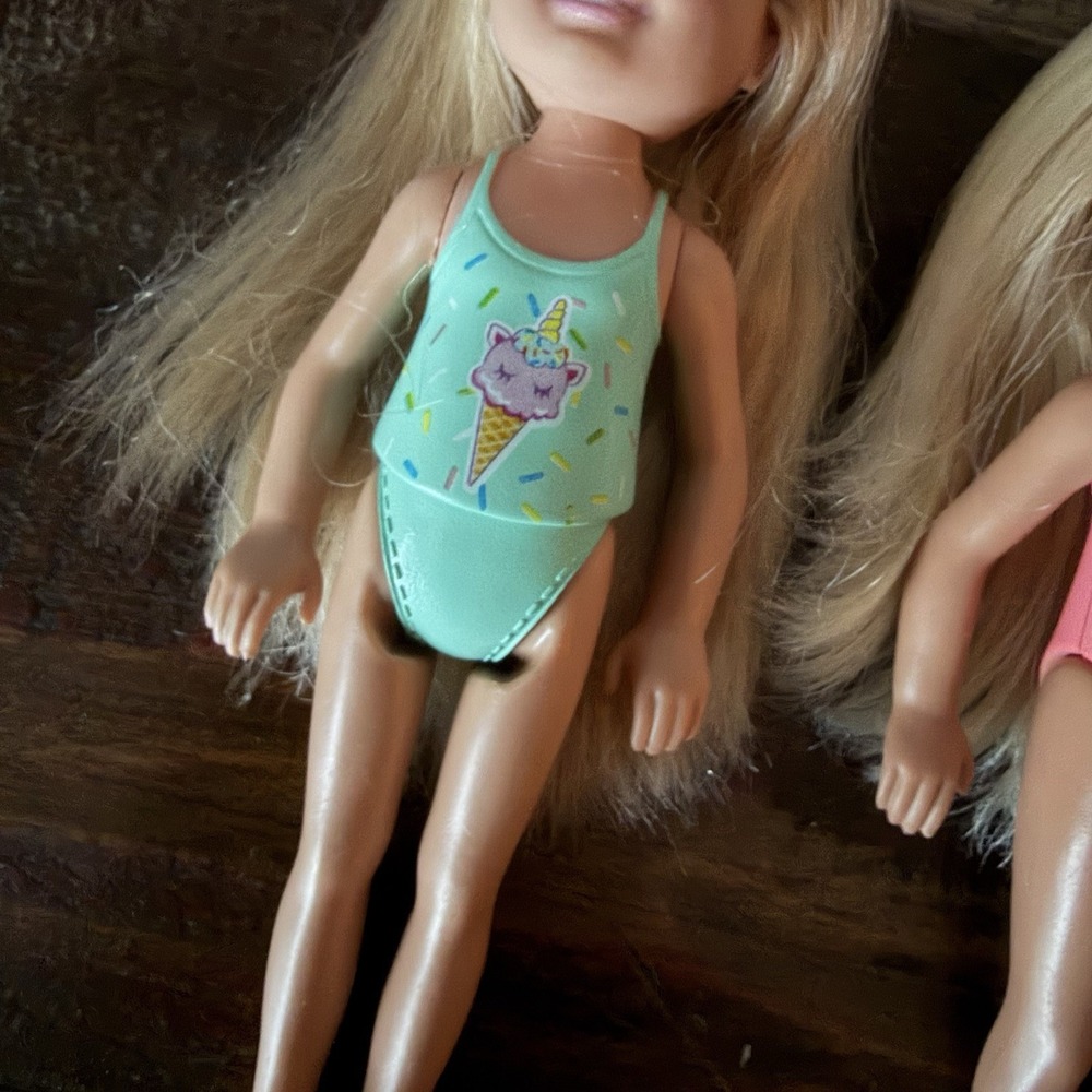 Mattel Barbie Club Chelsea Beach Dolls Lot Of 2 Mermaid Ice Cream Cone Suit 5.5" - Picture 4 of 5